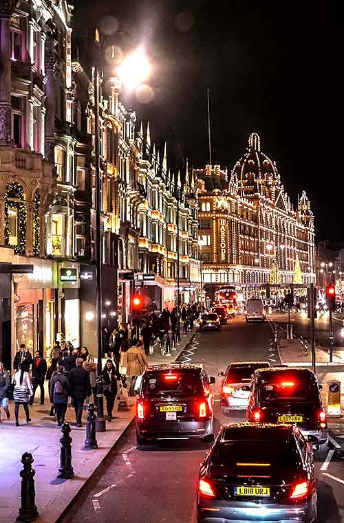 Christmas Atmosphere in London versus New York City