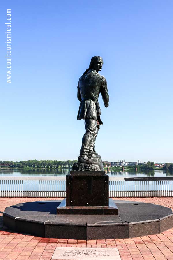 Founder-of-Louisville-Kentucky-statue