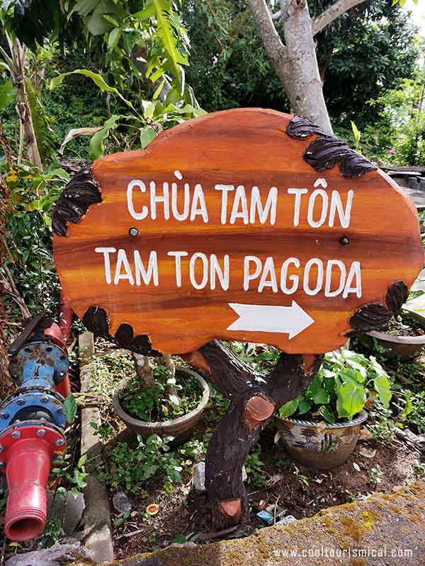 Marble Mountains Da Nang Guiding Signs